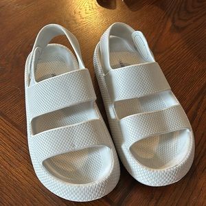 Cushionaire sandals
